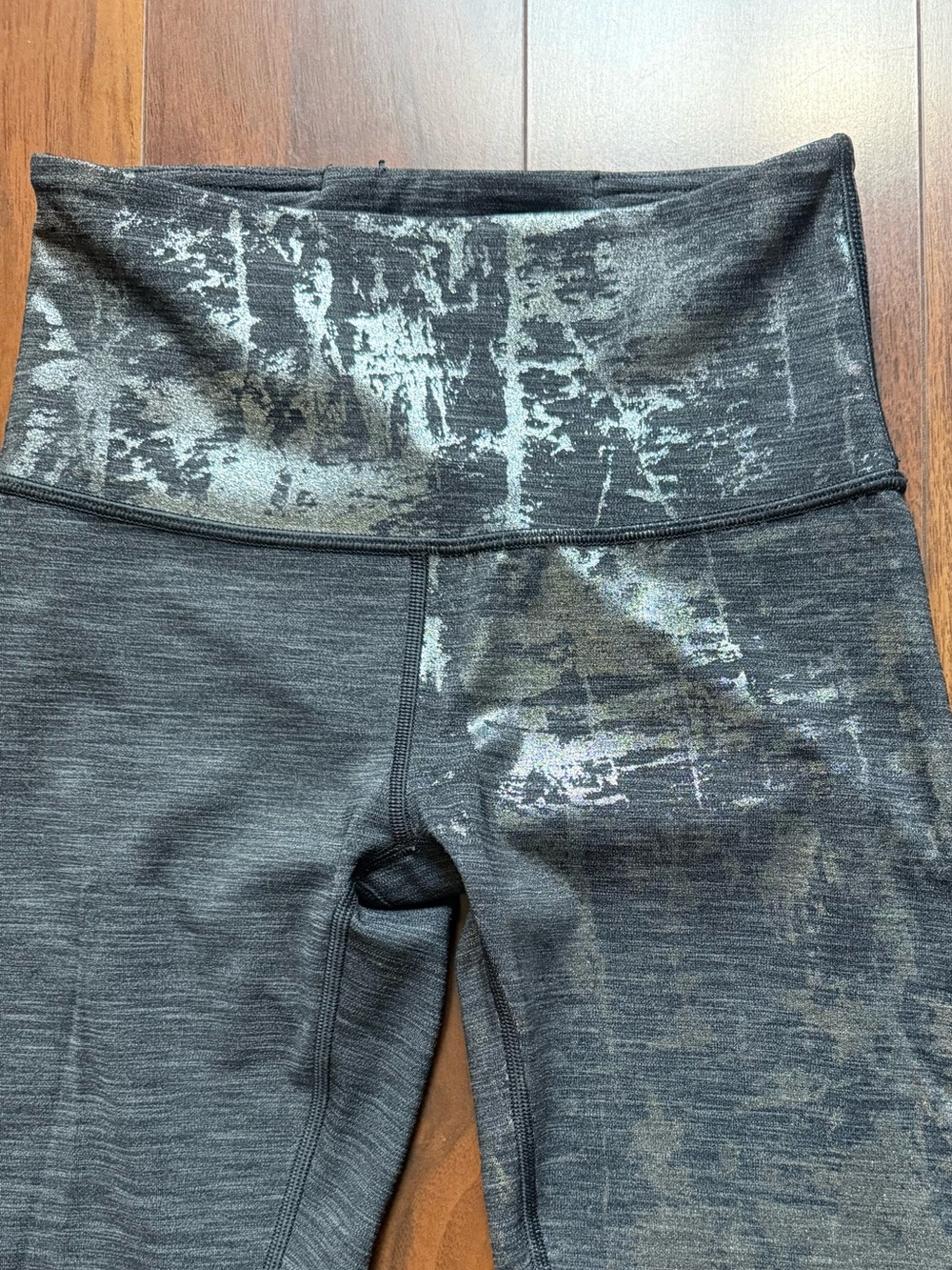 Lululemon RARE Wunder Under Gray and Silver Foil Workout Leggings / Size 4 / EUC - Picture 2 of 7